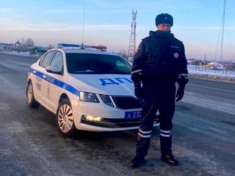 Сотрудники полиции Павловского района оказали помощь водителю